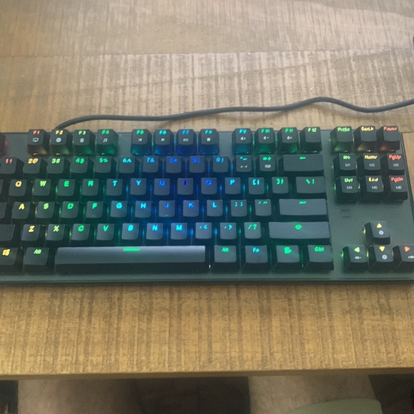 TECWARE PHANTOM RGB MECHANICAL KEYBOARD WITH RAZER DEATHADDER V2 (SOLD TOGETHER) - Picture 5 of 8